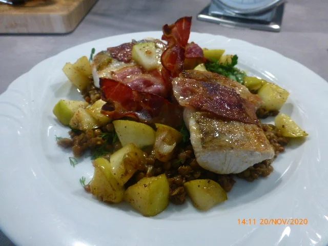 Zanderfilet im Speckmantel mit Berglinsen - Rezept - Bild Nr. 2