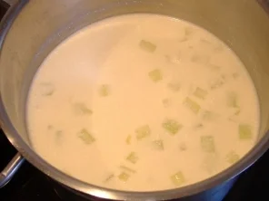 Rezept: Gurkenrahmsuppe mit Hühnerbrüstchen Bild Nr. 3 Gurkenrahmsuppe mit Hühnerbrüstchen - Rezept - Bild Nr. 3