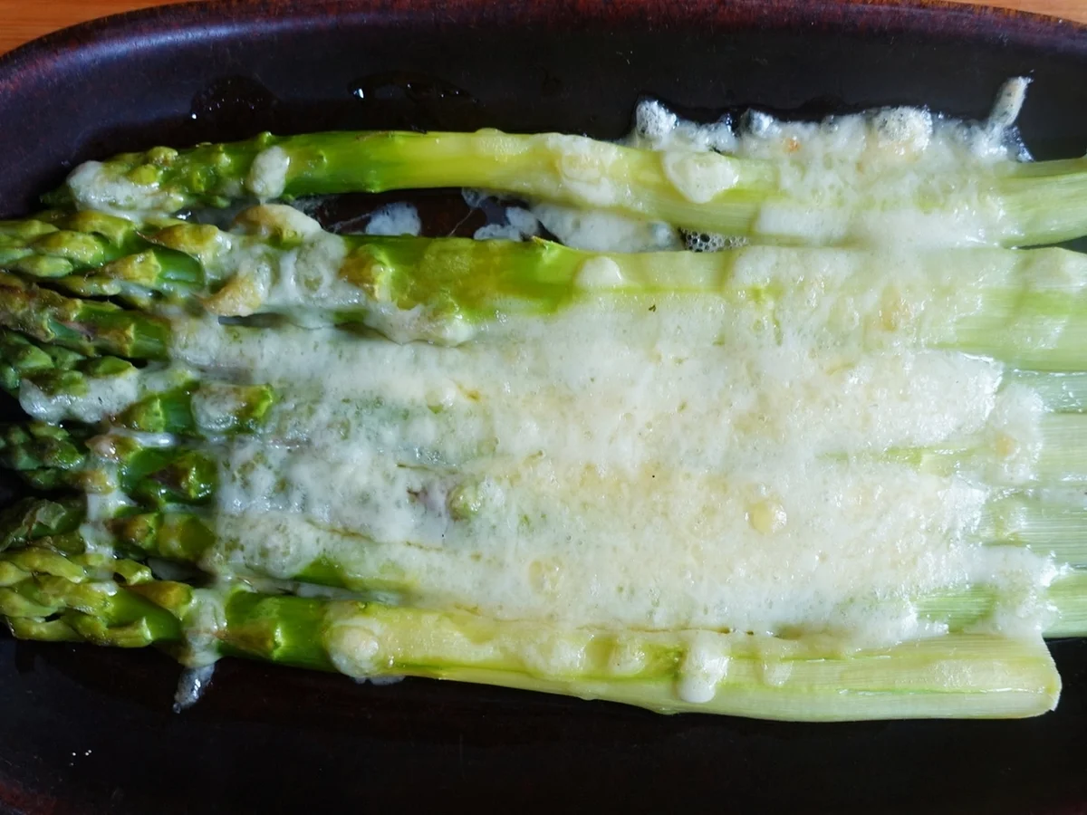 Rezept: Überbackener grüner Spargel - Asparagi alla parmigiana Bild Nr. 2 Überbackener grüner Spargel - Asparagi alla parmigiana - Rezept - Bild Nr. 2