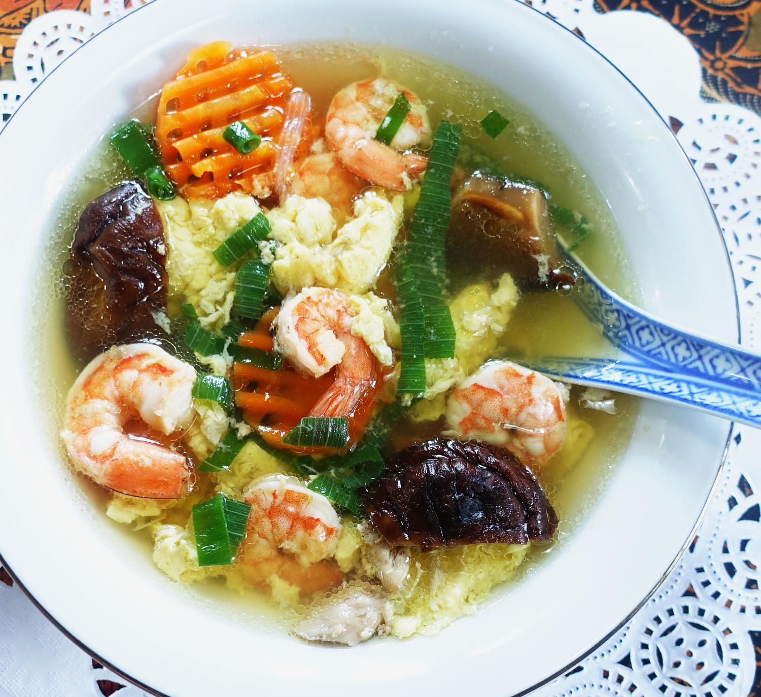 Chinesische Gemüsesuppe mit Garnelen - Rezept - kochbar.de