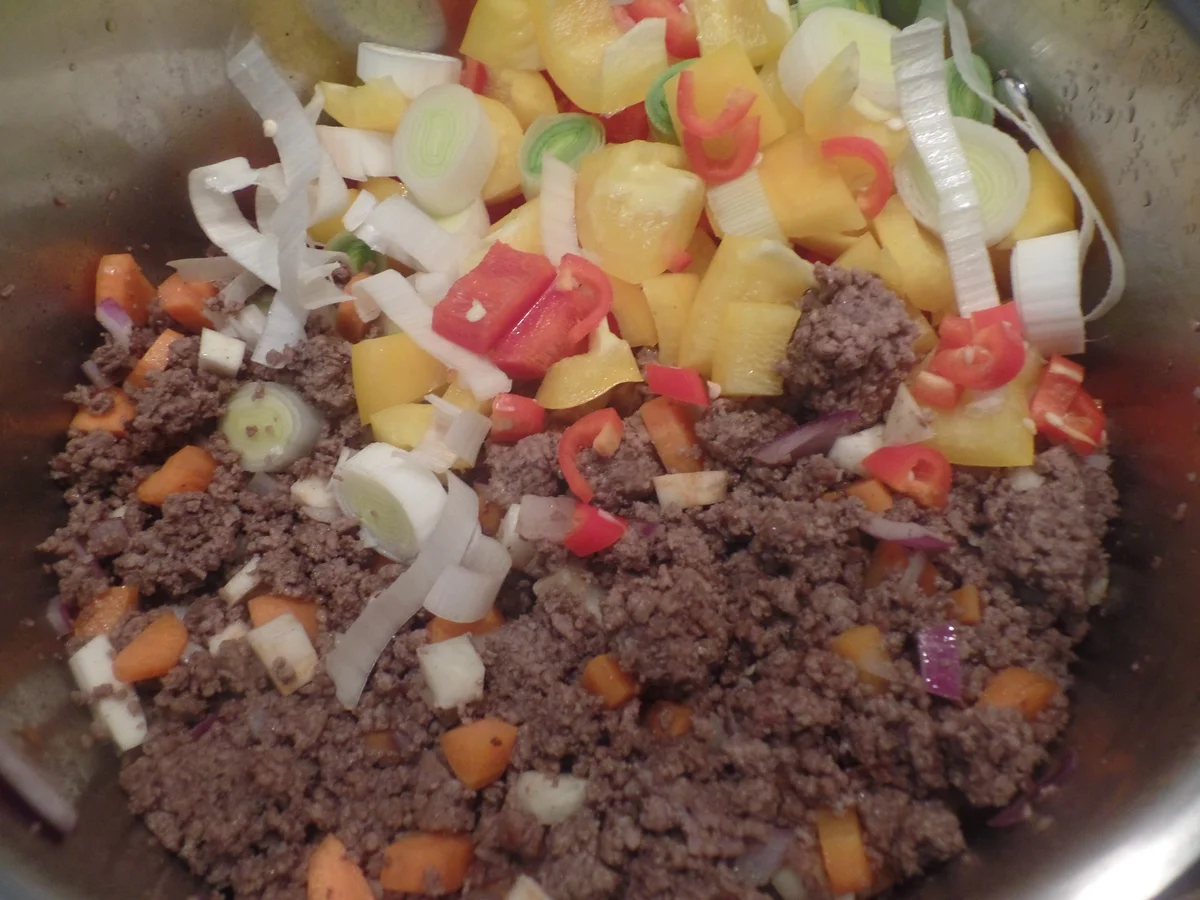 Rezept: Feuereintopf mit Fladenbrot Bild Nr. 12045 Feuereintopf mit Fladenbrot - Rezept - Bild Nr. 12045