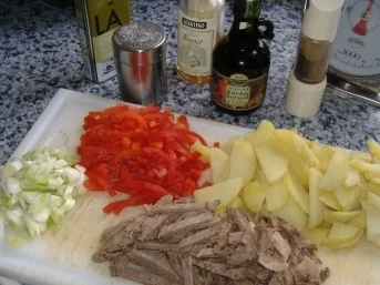 Rezept: Kartoffelsalat mit Rindfleisch und Kürbiskernöl Kartoffelsalat mit Rindfleisch und Kürbiskernöl - Rezept