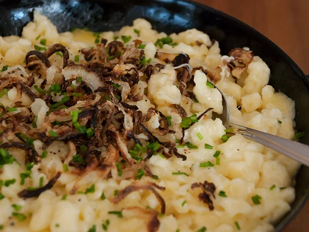 Rezept: Käsespätzle Bild Nr. 2 Käsespätzle - Rezept - Bild Nr. 2