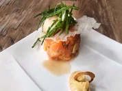 Rezept: Türmchen von Lachs und Jakobsmuschel mit Salicornes (Tobias Wegener) Bild Nr. 2 Türmchen von Lachs und Jakobsmuschel mit Salicornes (Tobias Wegener) - Rezept - Bild Nr. 2