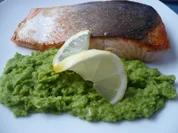 Gebratener Lachs auf Erbsenpüree - Rezept - Bild Nr. 2