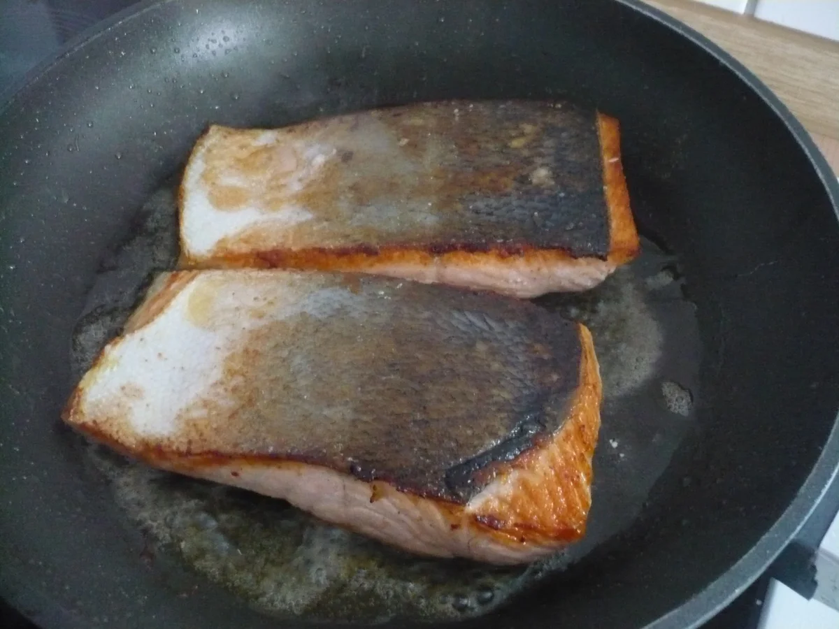 Rezept: Gebratener Lachs auf Erbsenpüree Bild Nr. 8 Gebratener Lachs auf Erbsenpüree - Rezept - Bild Nr. 8