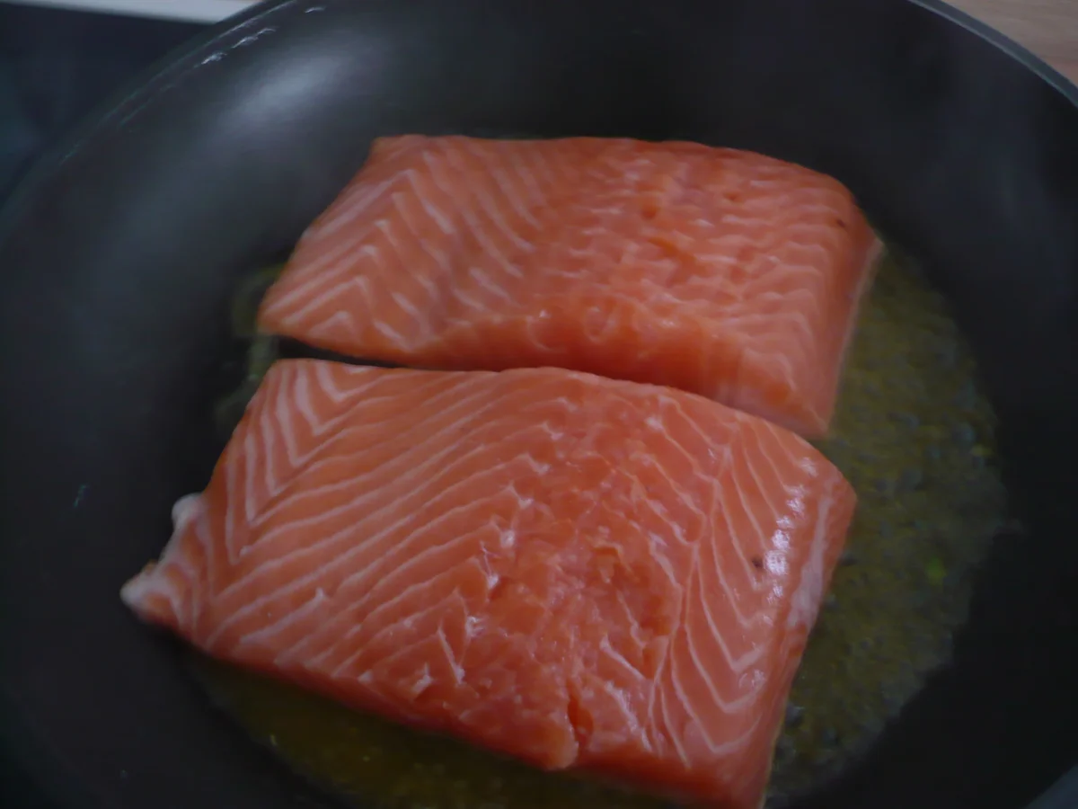 Rezept: Gebratener Lachs auf Erbsenpüree Bild Nr. 9 Gebratener Lachs auf Erbsenpüree - Rezept - Bild Nr. 9