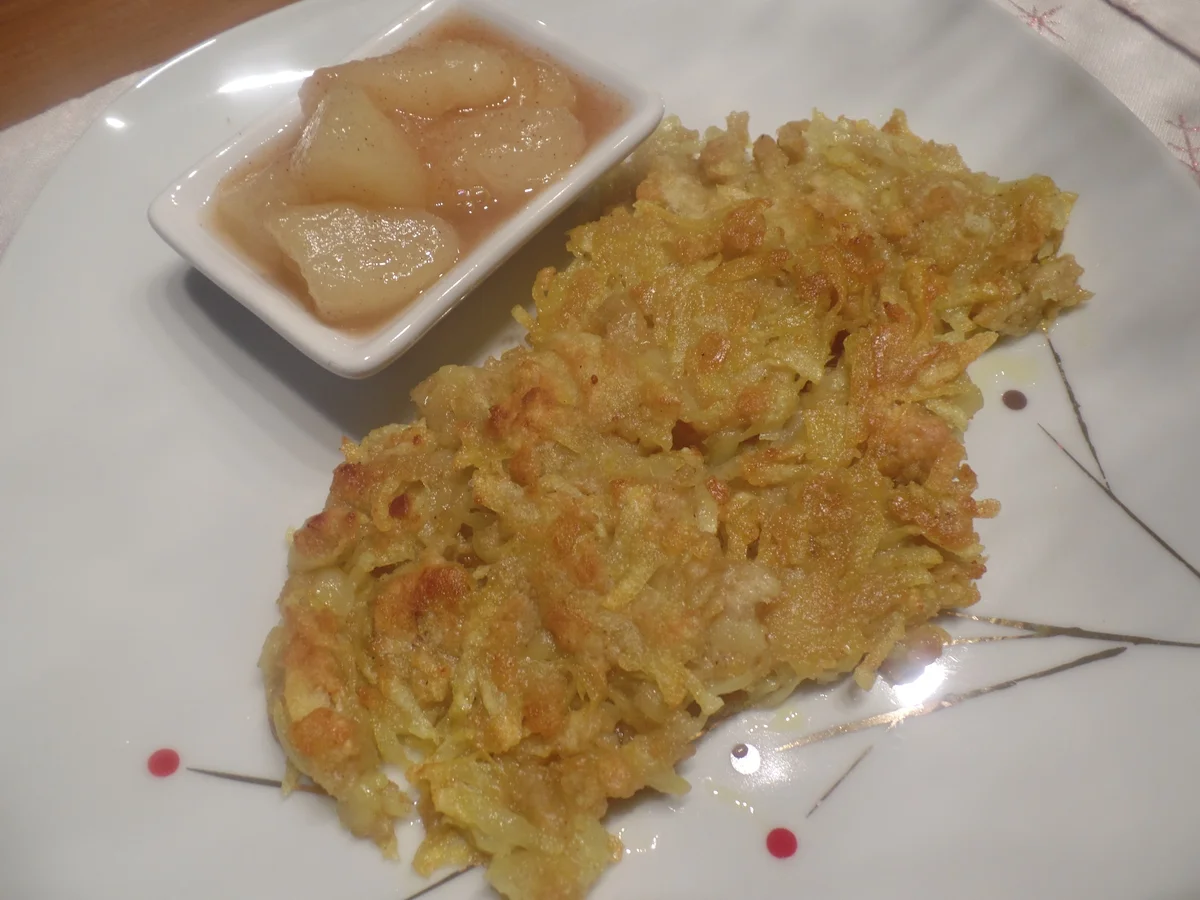 Rezept: Reibeküchlein mit Semmelbröseln und Birnenkompott Bild Nr. 12056 Reibeküchlein mit Semmelbröseln und Birnenkompott - Rezept - Bild Nr. 12056