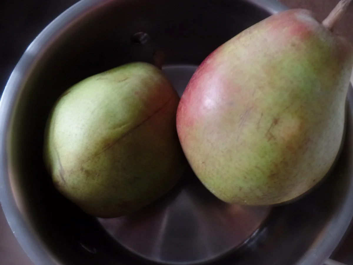 Rezept: Reibeküchlein mit Semmelbröseln und Birnenkompott Bild Nr. 12065 Reibeküchlein mit Semmelbröseln und Birnenkompott - Rezept - Bild Nr. 12065