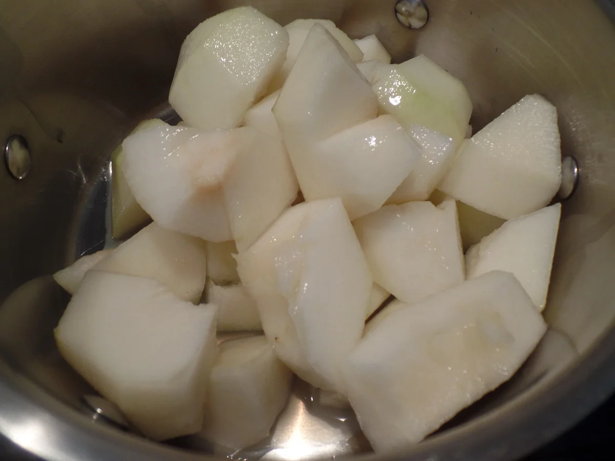 Rezept: Reibeküchlein mit Semmelbröseln und Birnenkompott Bild Nr. 12066 Reibeküchlein mit Semmelbröseln und Birnenkompott - Rezept - Bild Nr. 12066