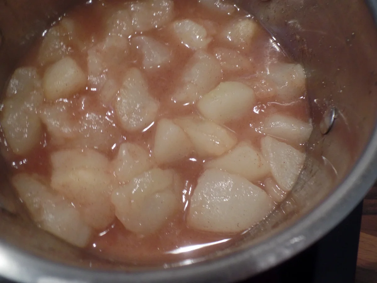 Rezept: Reibeküchlein mit Semmelbröseln und Birnenkompott Bild Nr. 12067 Reibeküchlein mit Semmelbröseln und Birnenkompott - Rezept - Bild Nr. 12067