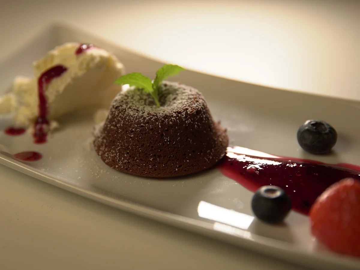 Schokokuchen mit Joghurt-Eis - Rezept - Bild Nr. 2