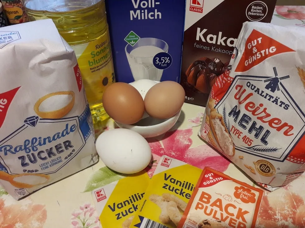 Rezept: Schokoladenkuchen "Sternenhimmel" Bild Nr. 5 Schokoladenkuchen "Sternenhimmel" - Rezept - Bild Nr. 5