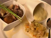 Boeuf Bourguignon mit Aligot und bayerischem Kraut mit Quitte - Rezept - Bild Nr. 2