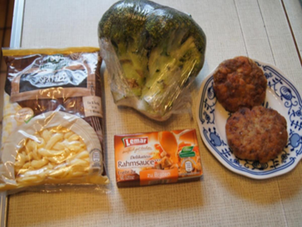 Rindfleischfrikadelle mit Steinpilz-Rahmsauce, Brokkoli und Spätzle - Rezept - Bild Nr. 5