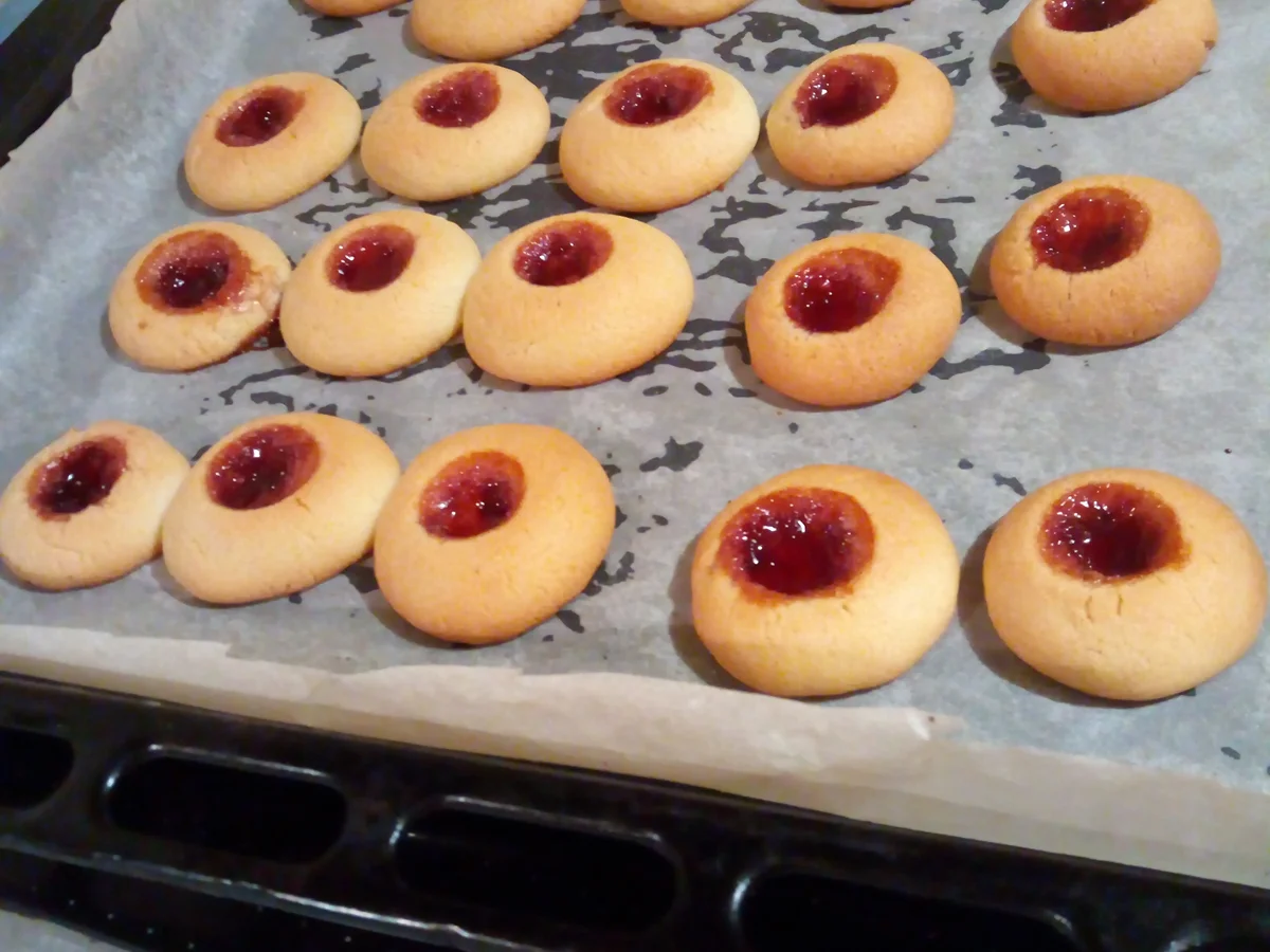 Rezept: Engelsaugen und Ausstecherle so wie wir sie mögen=kochbar Challenge 12.0 ( Dezember 2020) Bild Nr. 12097 Engelsaugen und Ausstecherle so wie wir sie mögen=kochbar Challenge 12.0 ( Dezember 2020) - Rezept - Bild Nr. 12097