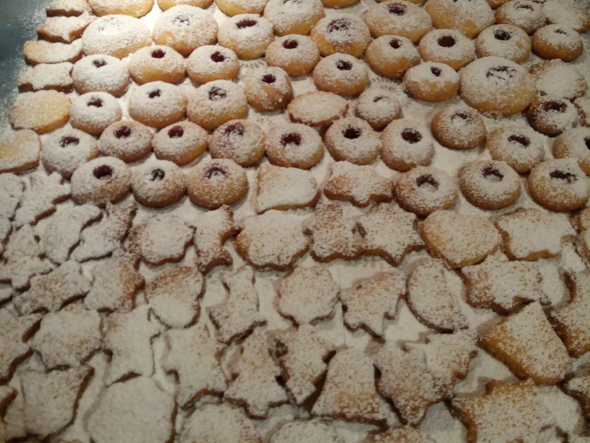 Rezept: Engelsaugen und Ausstecherle so wie wir sie mögen=kochbar Challenge 12.0 ( Dezember 2020) Bild Nr. 12099 Engelsaugen und Ausstecherle so wie wir sie mögen=kochbar Challenge 12.0 ( Dezember 2020) - Rezept - Bild Nr. 12099