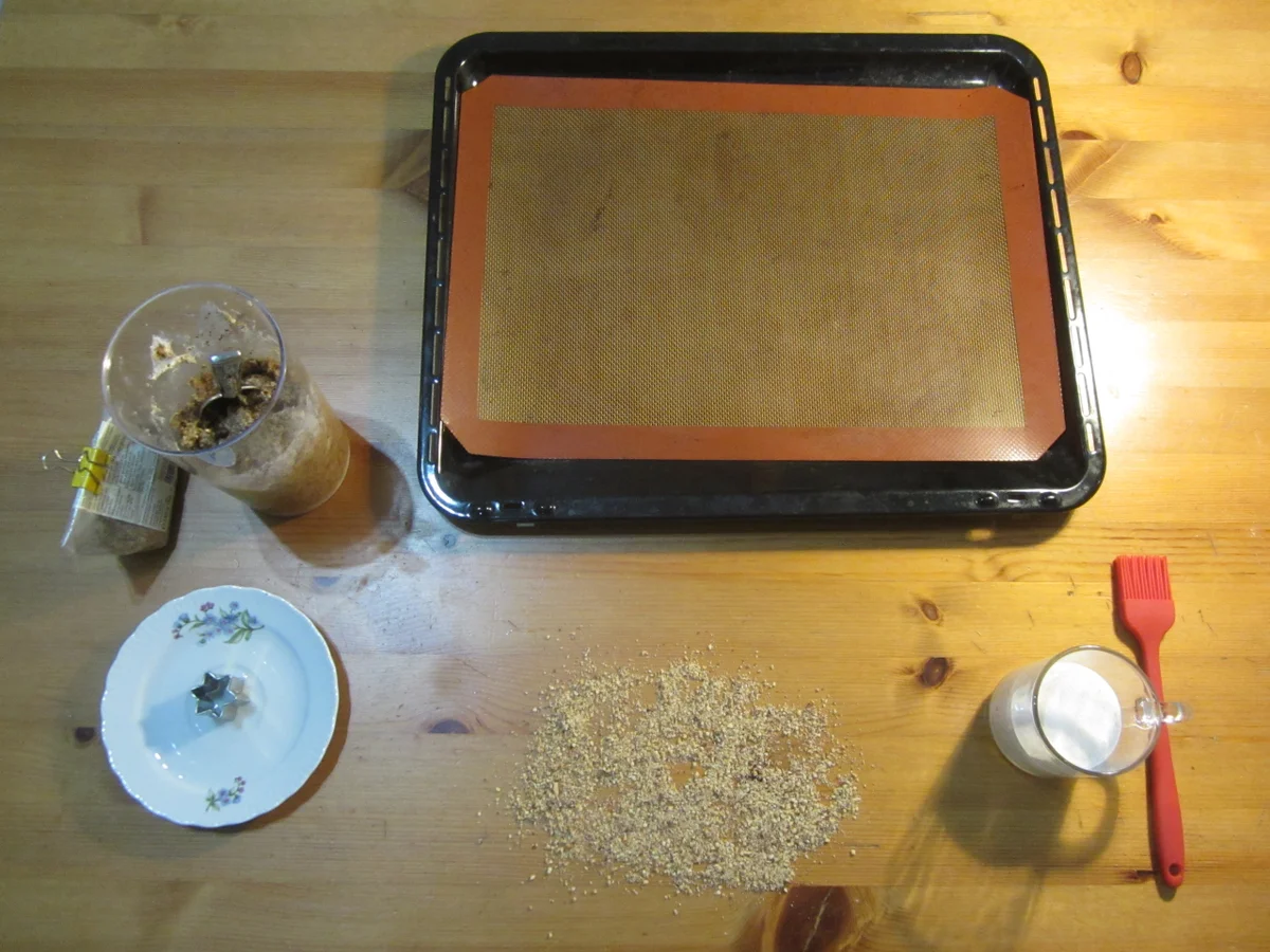 Rezept: Vegane Zimtsterne mit Baiser-Topping Bild Nr. 9 Vegane Zimtsterne mit Baiser-Topping - Rezept - Bild Nr. 9