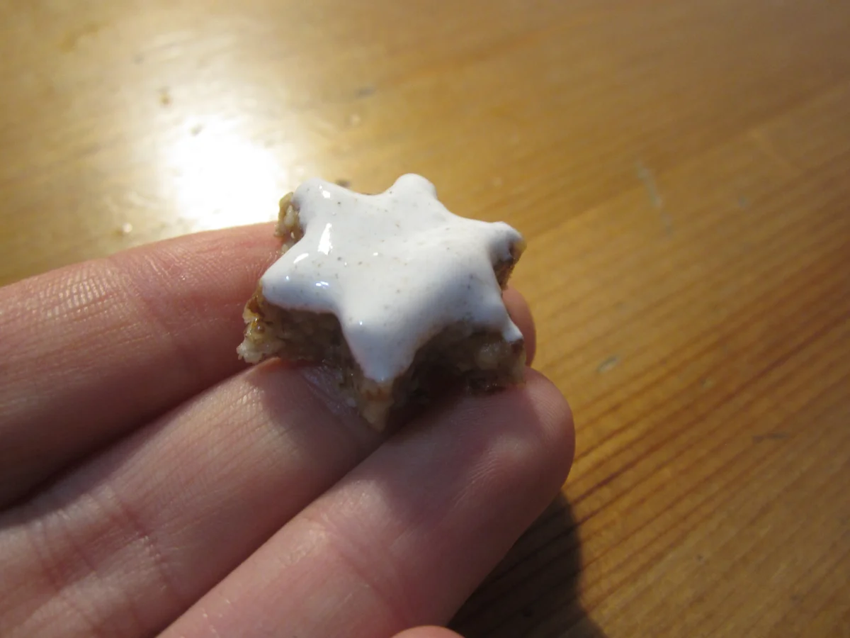 Rezept: Vegane Zimtsterne mit Baiser-Topping Bild Nr. 11 Vegane Zimtsterne mit Baiser-Topping - Rezept - Bild Nr. 11