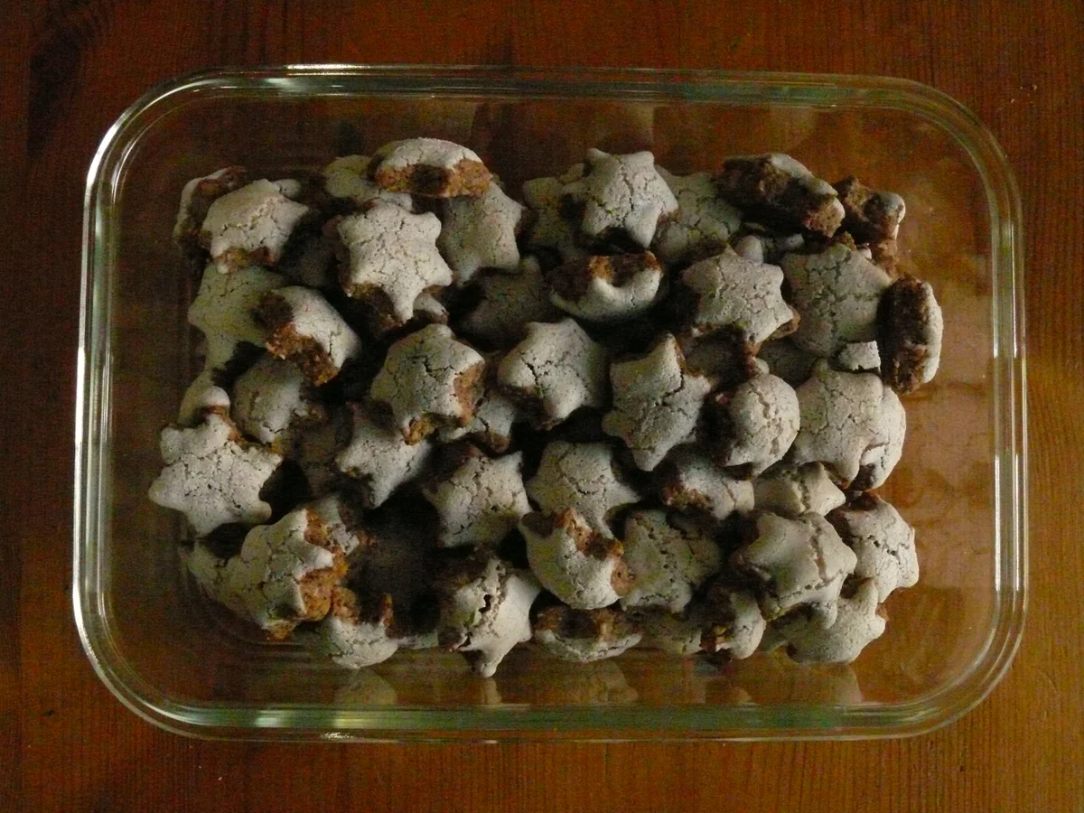 Rezept: Vegane Zimtsterne mit Baiser-Topping Bild Nr. 12 Vegane Zimtsterne mit Baiser-Topping - Rezept - Bild Nr. 12