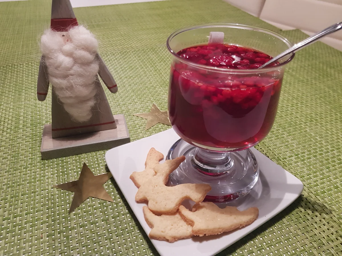 Rezept: Glüh-Lillet mit Himbeeren Bild Nr. 2 Glüh-Lillet mit Himbeeren - Rezept - Bild Nr. 2