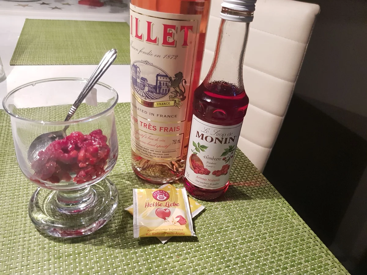 Rezept: Glüh-Lillet mit Himbeeren Bild Nr. 3 Glüh-Lillet mit Himbeeren - Rezept - Bild Nr. 3
