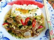 Hühnerfleisch in süß-saurer Sauce mit Kartoffelbrei und Melone - Rezept - Bild Nr. 2