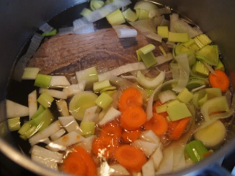 Tafelspitz mit Meerrettichsauce, Blumenkohl und Spätzle - Rezept - Bild Nr. 9