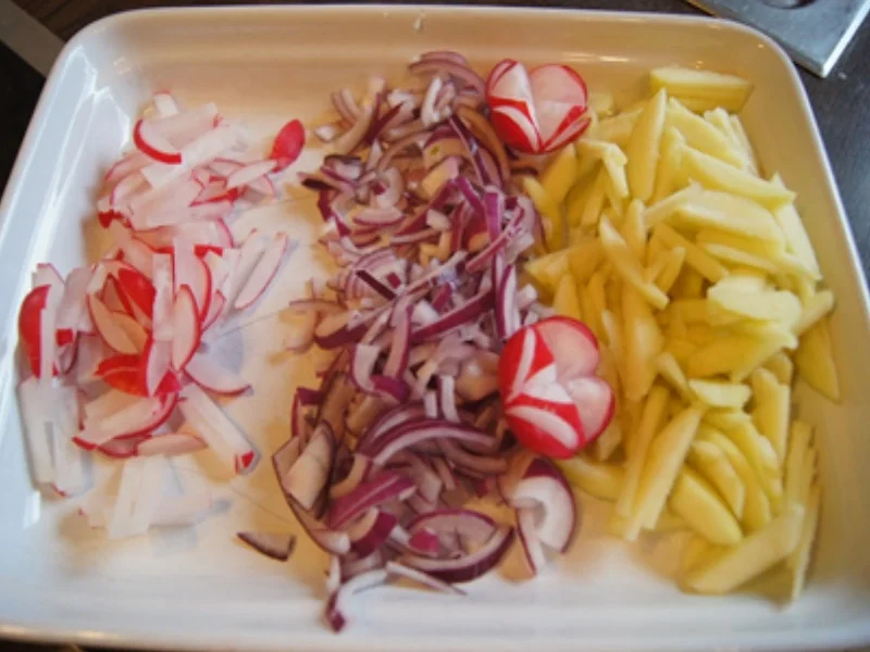 Matjesfilet mit Pellkartoffel-Drillingen und Eisbergsalat - Rezept - Bild Nr. 6