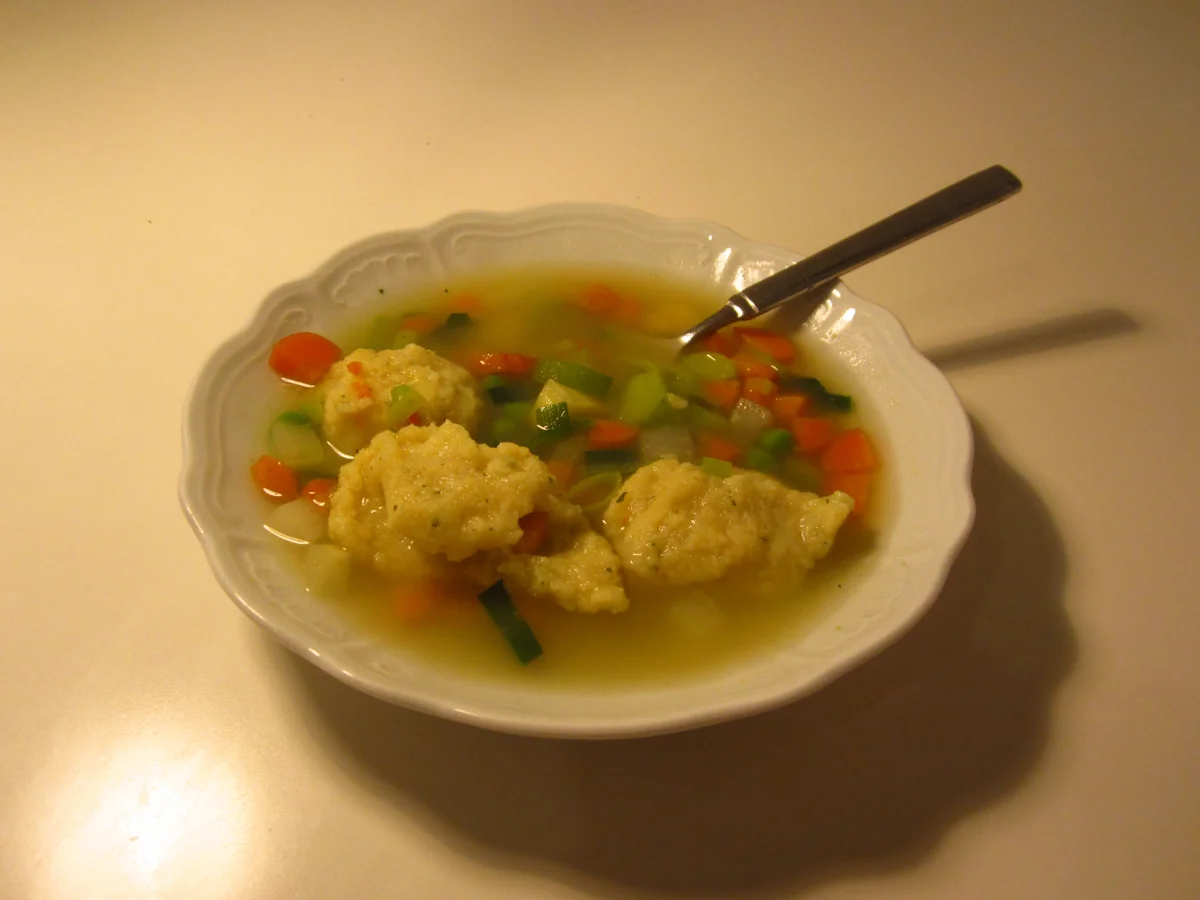 Vegane Grießklößchen in Gemüsesuppe - Rezept - Bild Nr. 2