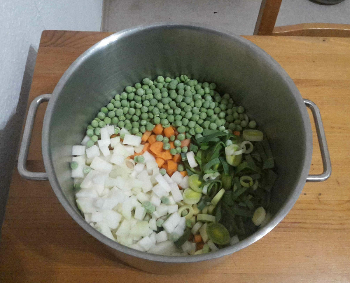 Vegane Grießklößchen in Gemüsesuppe - Rezept - Bild Nr. 3