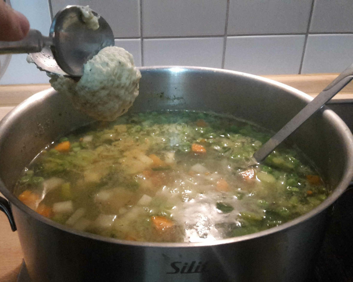 Vegane Grießklößchen in Gemüsesuppe - Rezept - Bild Nr. 5