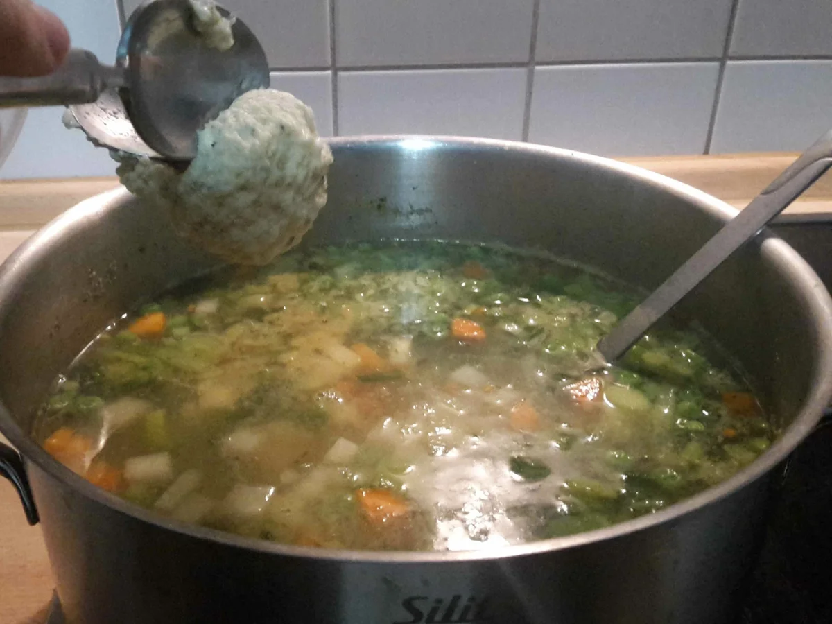 Vegane Grießklößchen in Gemüsesuppe - Rezept - Bild Nr. 5