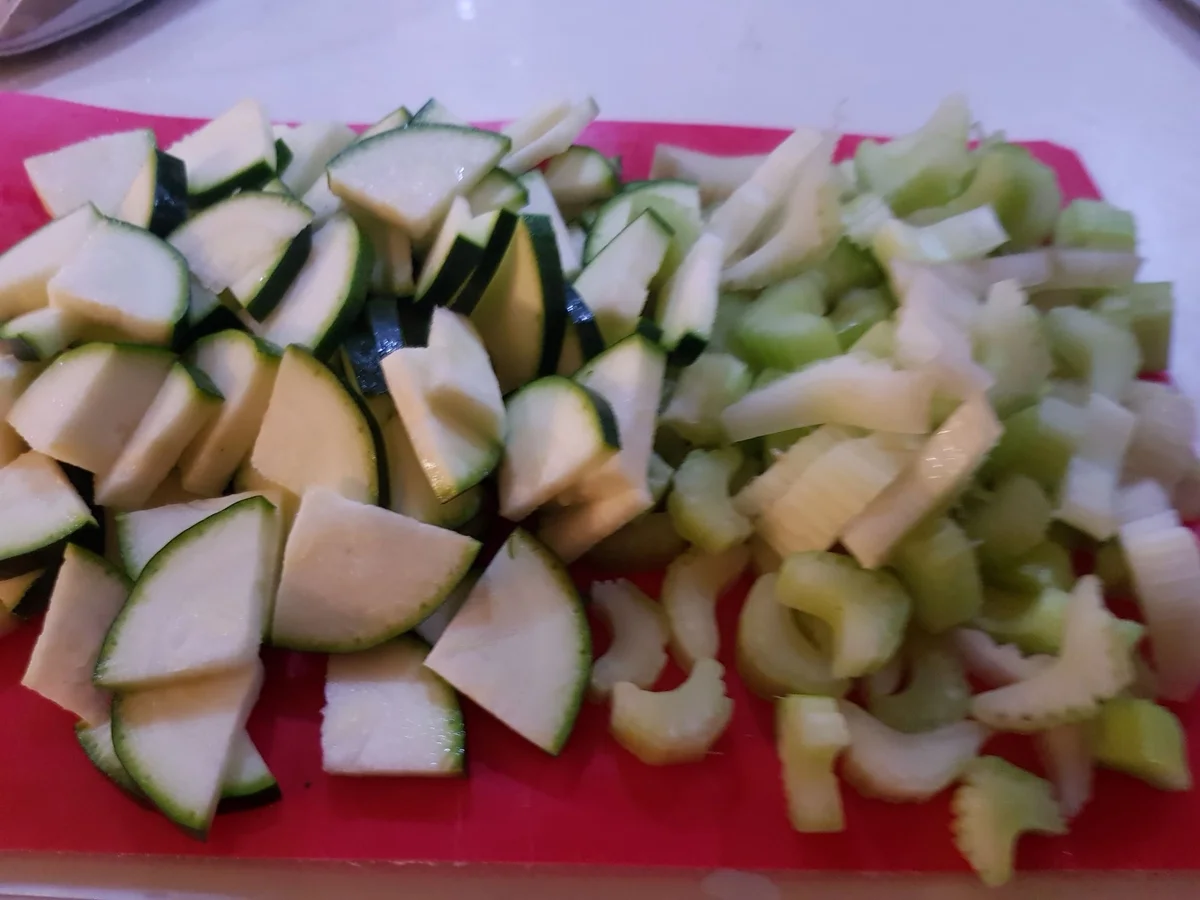 Hack-Kartoffel-Muffins mit buntem Gemüse in Schmelzkäse-Soße - Rezept - Bild Nr. 12162