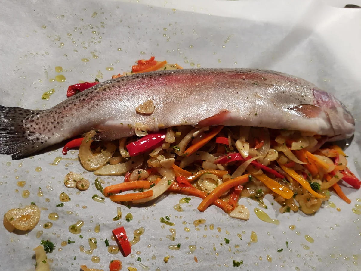 Rezept: Forelle "en papilotte" aus dem Ofen mit Parmesan-Kartoffelstampf Bild Nr. 12166 Forelle "en papilotte" aus dem Ofen mit Parmesan-Kartoffelstampf - Rezept - Bild Nr. 12166