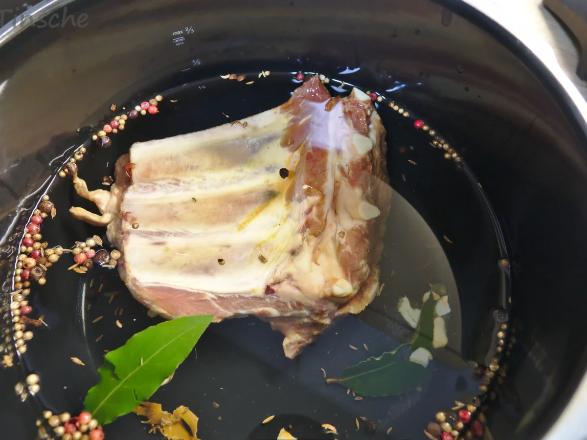 Schälrippchen mit Kartoffelbrei & Lauchgemüse - Rezept - Bild Nr. 3