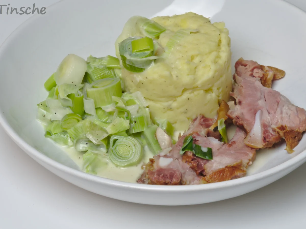 Schälrippchen mit Kartoffelbrei & Lauchgemüse - Rezept - Bild Nr. 2