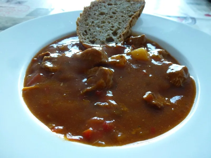 Würzige Rindergulaschsuppe/Topf nach meiner Art - Rezept - Bild Nr. 2