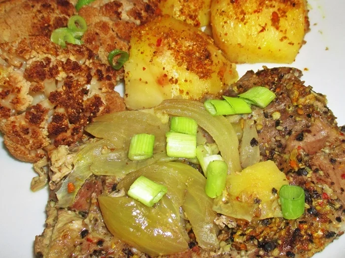 Rezept: Blumenkohl-Kartoffel-Curry auf Schweinefleisch Bild Nr. 2 Blumenkohl-Kartoffel-Curry auf Schweinefleisch - Rezept - Bild Nr. 2