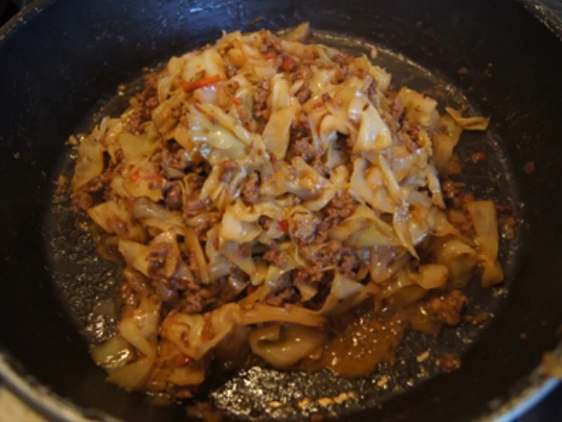 Spitzkohl-Hackfleisch-Pfanne mit Pellkartoffel-Drillingen - Rezept - Bild Nr. 17