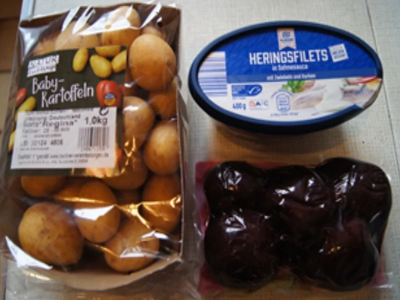 Heringsfilet in Sahnesauce mit Rote-Bete-Salat und Baby-Pellkartoffeln - Rezept - Bild Nr. 3