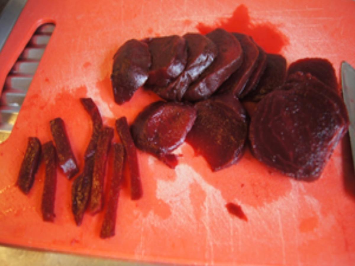 Heringsfilet in Sahnesauce mit Rote-Bete-Salat und Baby-Pellkartoffeln - Rezept - Bild Nr. 4