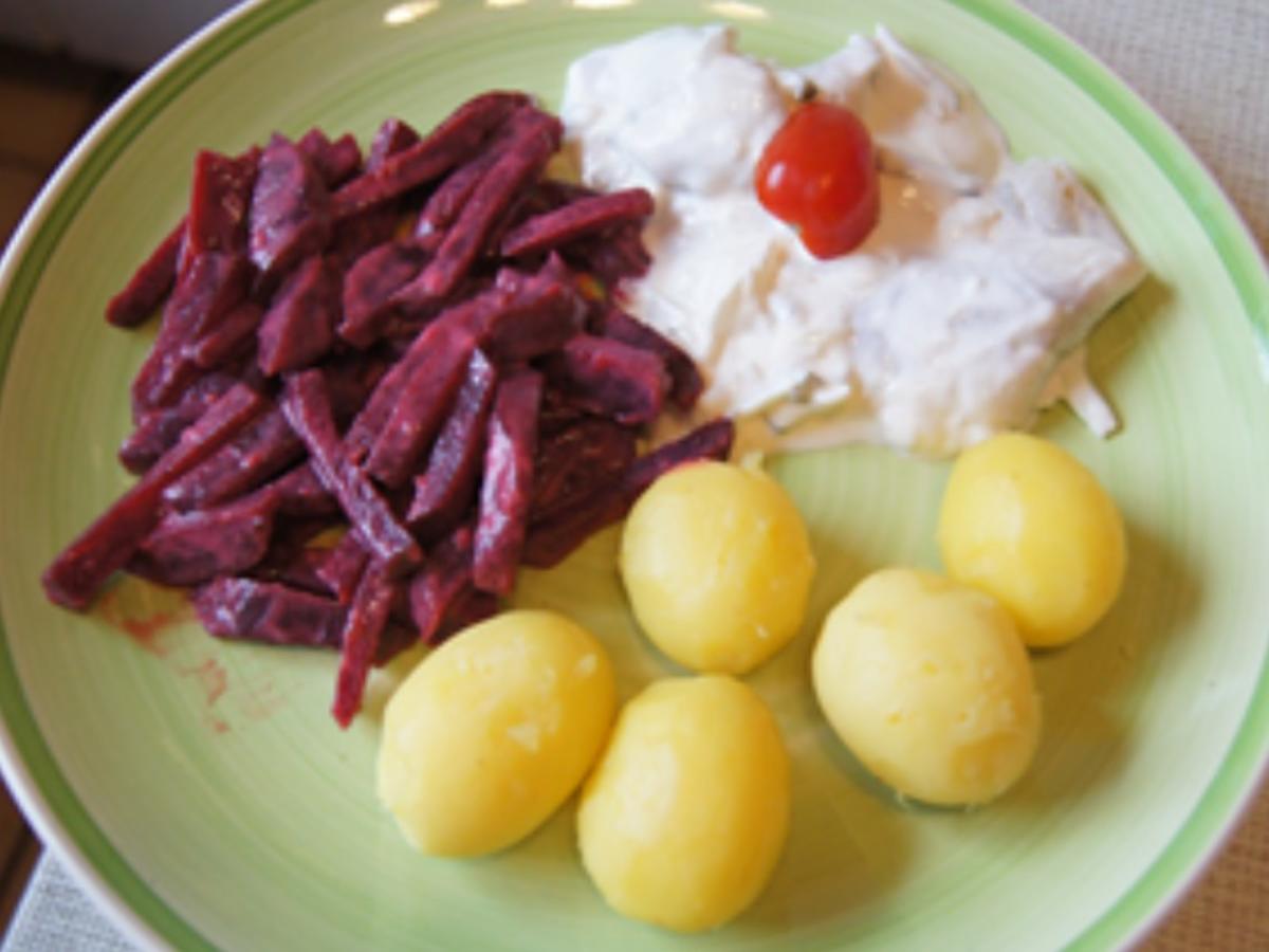 Heringsfilet in Sahnesauce mit Rote-Bete-Salat und Baby-Pellkartoffeln - Rezept - Bild Nr. 9