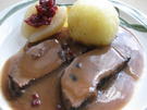 Zarter Hirschbraten mit Knödel und gefüllten Birnen - Rezept - Bild Nr. 2