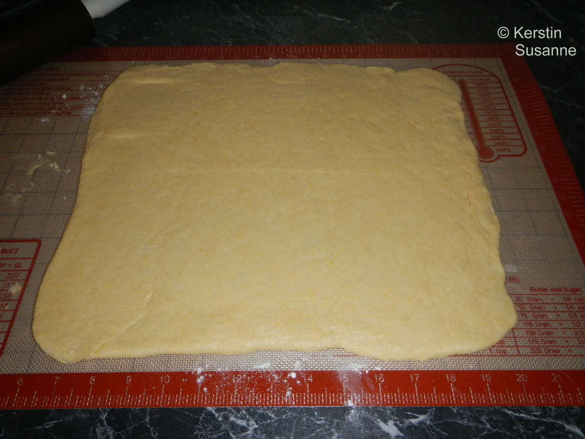 Rezept: Nuss-Stollen Bild Nr. 6 Nuss-Stollen - Rezept - Bild Nr. 6