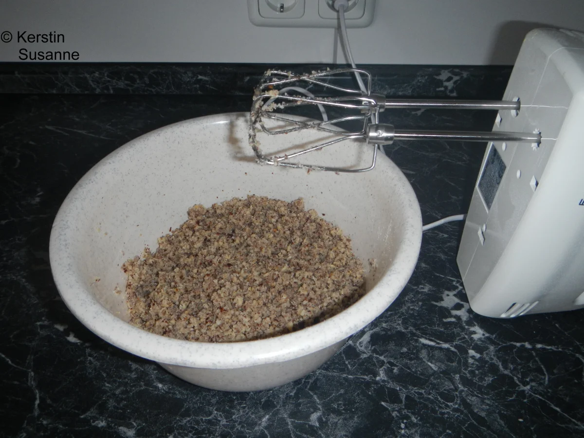 Rezept: Nuss-Stollen Bild Nr. 7 Nuss-Stollen - Rezept - Bild Nr. 7