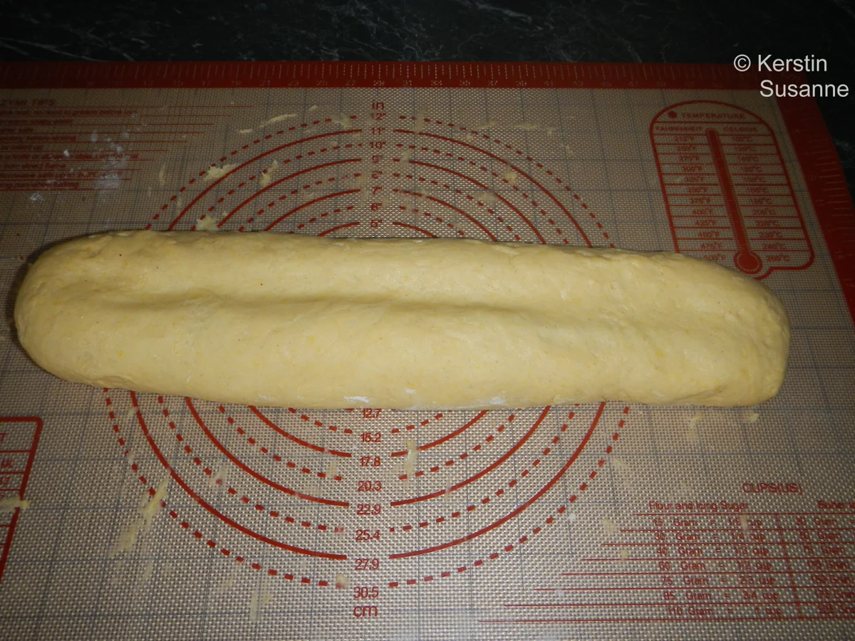 Rezept: Nuss-Stollen Bild Nr. 9 Nuss-Stollen - Rezept - Bild Nr. 9