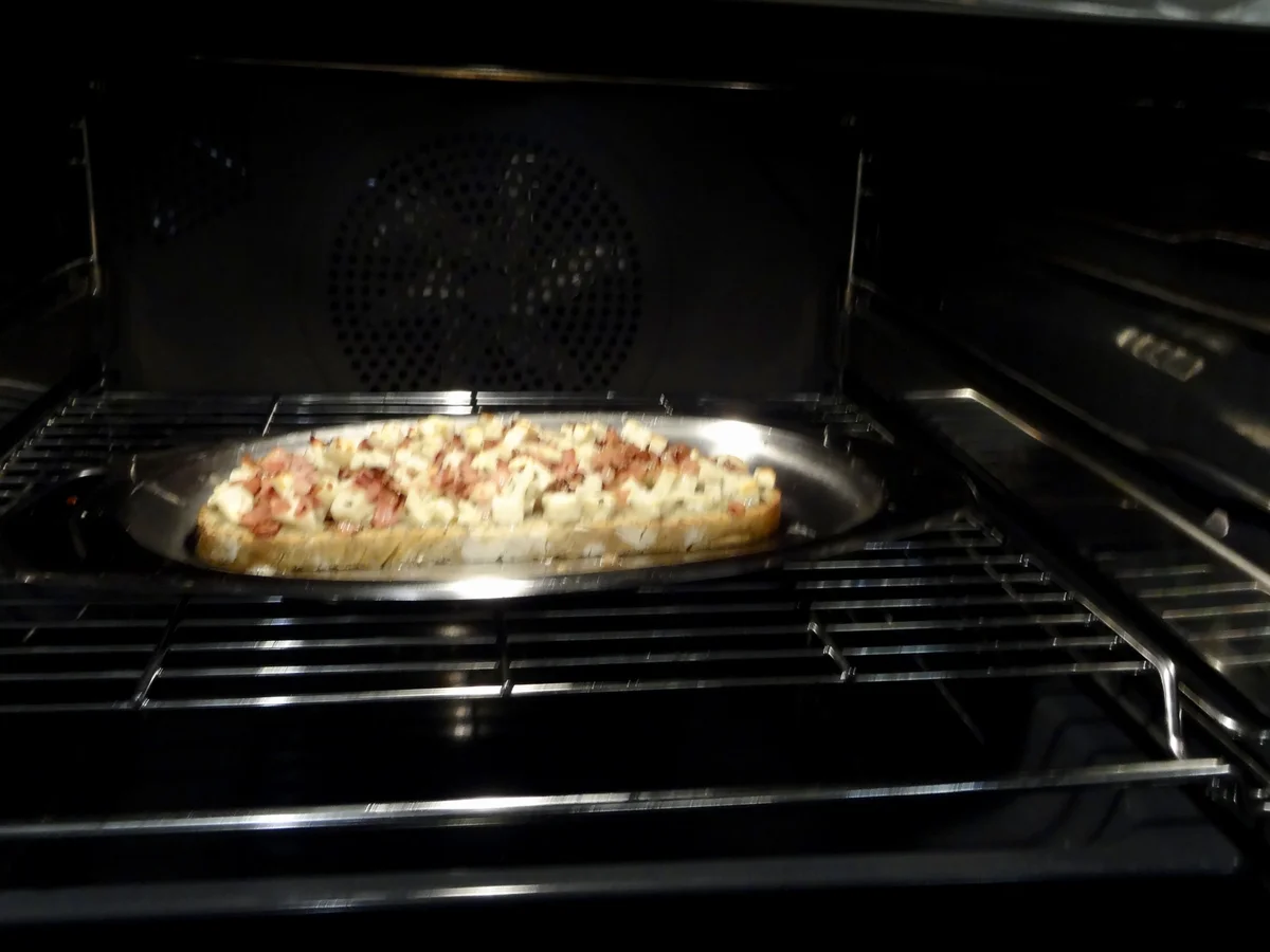 gratiniertes Speck - Käse - Brot - Rezept - Bild Nr. 2