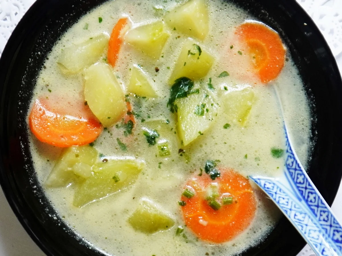 Rezept: Vegane Gemüsesuppe mit Chayote Bild Nr. 2 Vegane Gemüsesuppe mit Chayote - Rezept - Bild Nr. 2