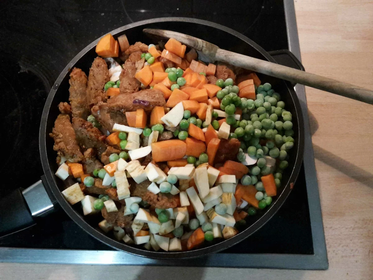 Rezept: Soja-Geschnetzeltes auf Vollkorn-Linguine Bild Nr. 12227 Soja-Geschnetzeltes auf Vollkorn-Linguine - Rezept - Bild Nr. 12227